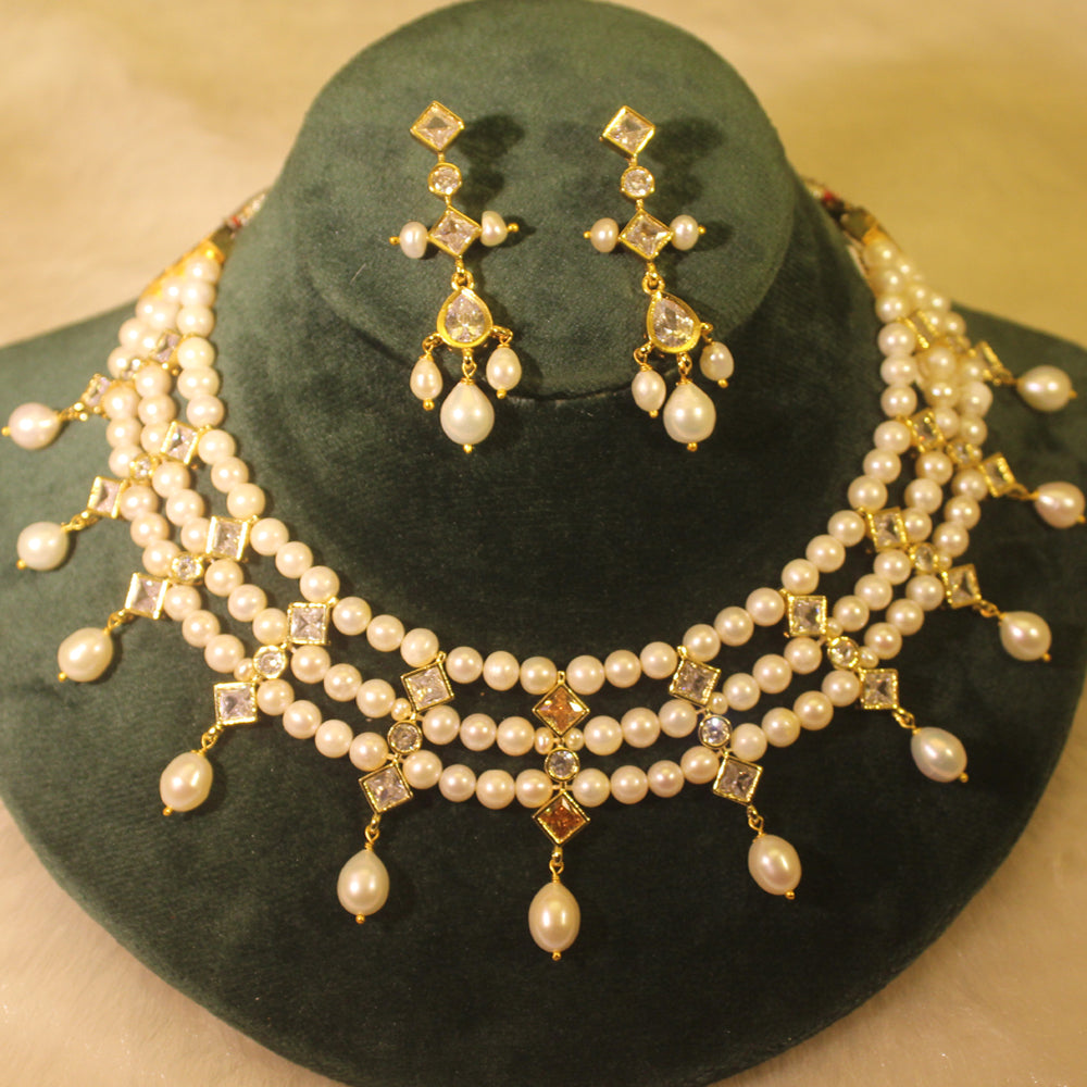 Trending Jewelry Styles for 2025: What’s In and How to Style It