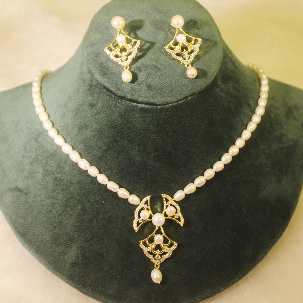 Rae Collection - Classic Pearl Necklace set