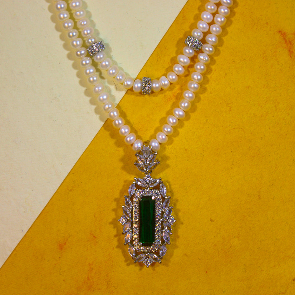 Elegant Green Stone & Pearl Necklace