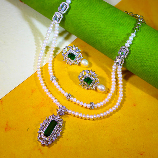 Elegant Green Stone & Pearl Necklace