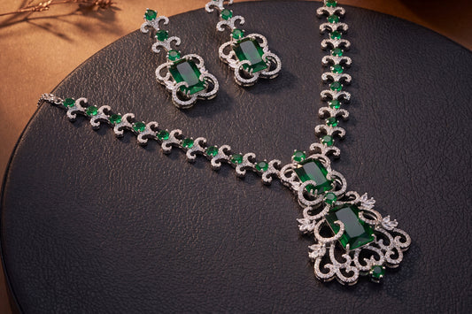 Emerald Royale Filigree Necklace Set